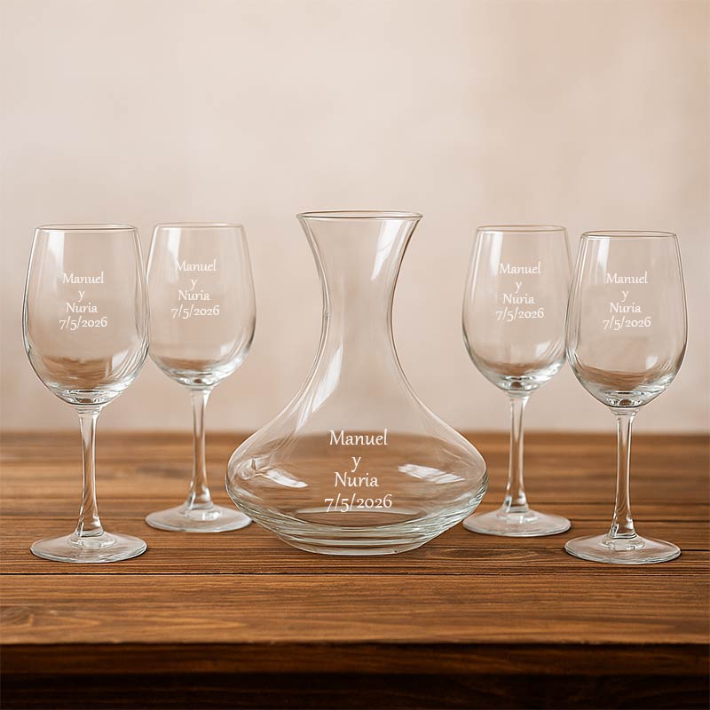 Regalos personalizados: Cristalería personalizada: Set decantador y copas con texto grabado