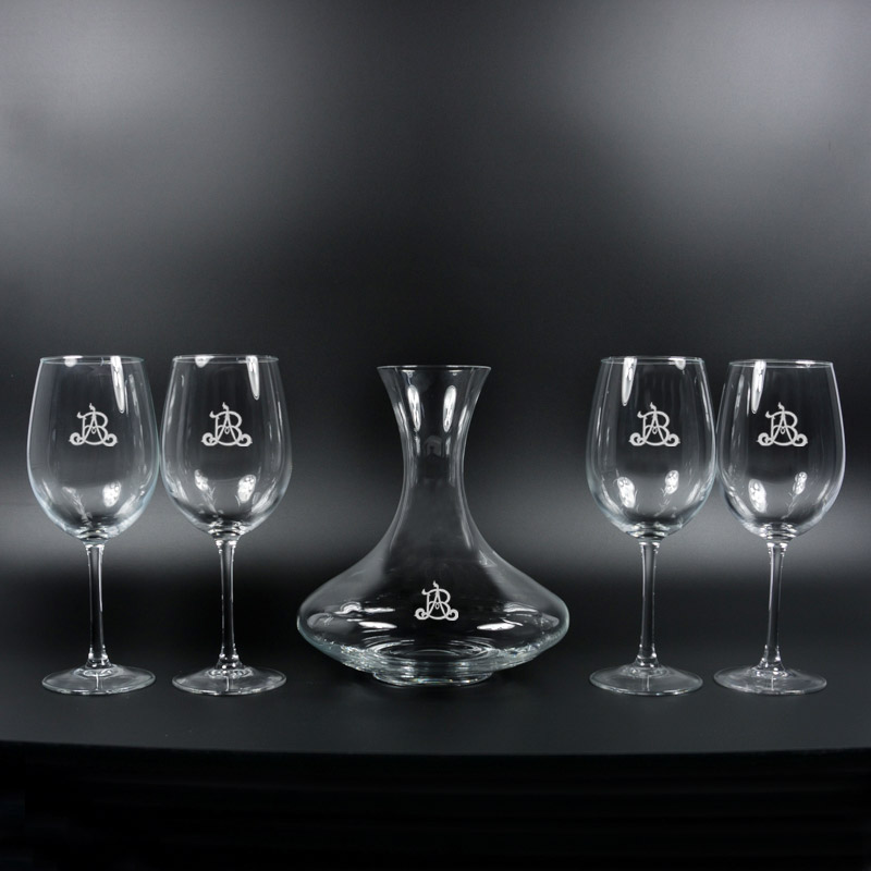 Regalos personalizados: Bebidas personalizadas: Set decantador y copas grabado con monograma