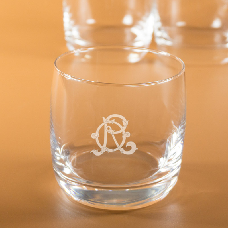 Regalos personalizados: Cristalería personalizada: Set decantador y vasos whisky con monograma