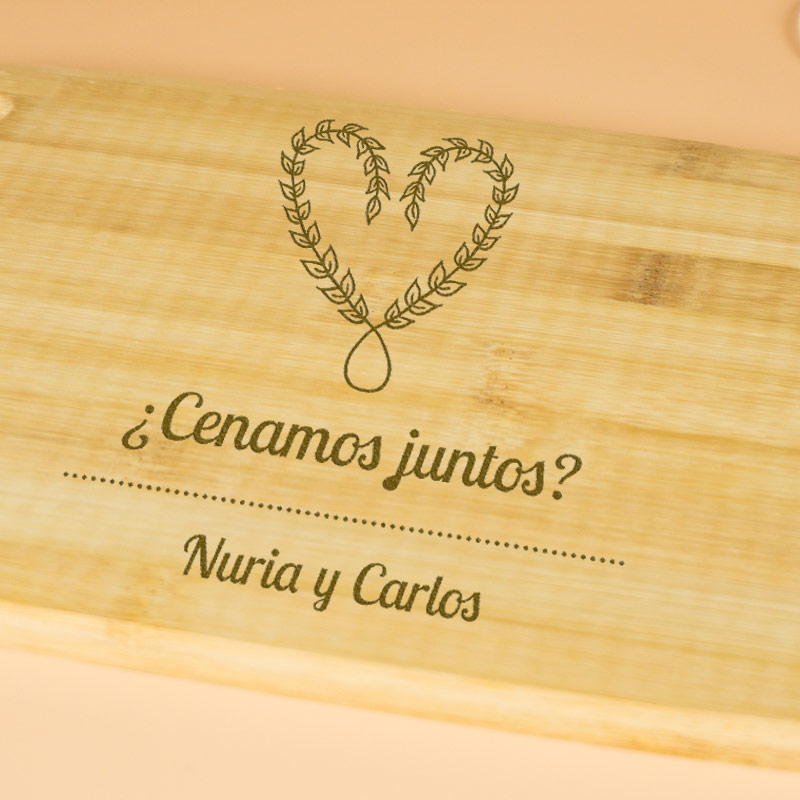 Regalos personalizados: Diseño y decoración: Tabla de madera grabada con corazón