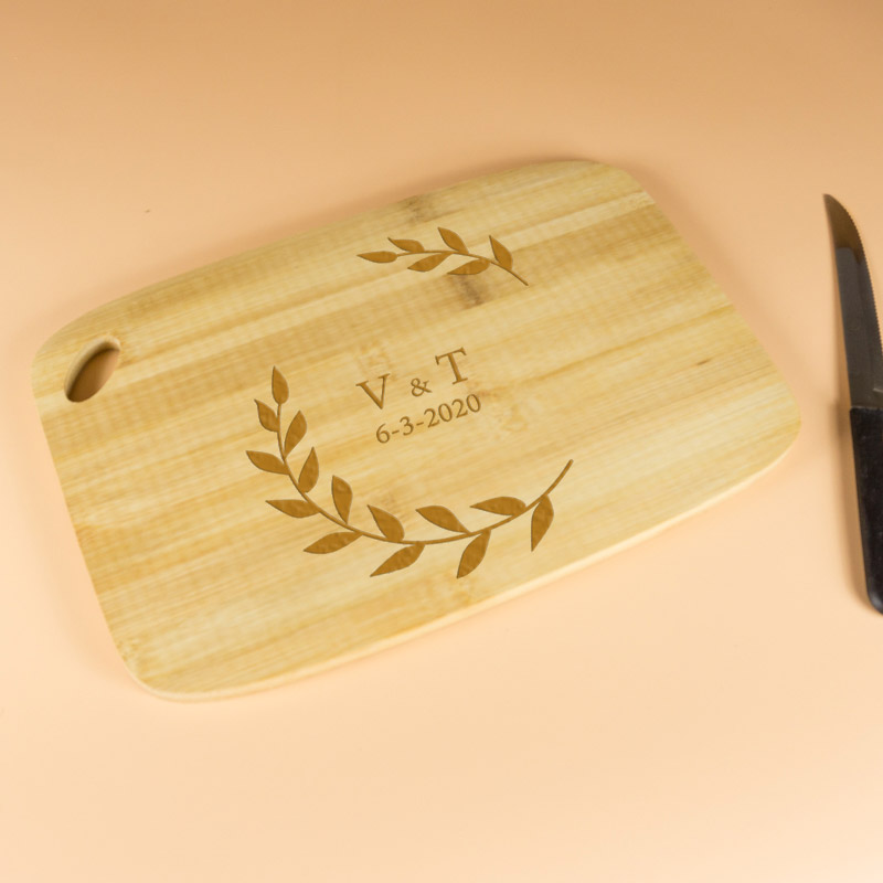 Regalos personalizados: Diseño y decoración: Tabla de madera grabada con monograma