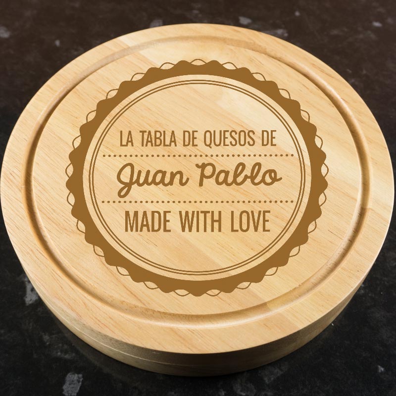 Regalos personalizados: Regalos con nombre: Tabla de quesos personalizada Made with love