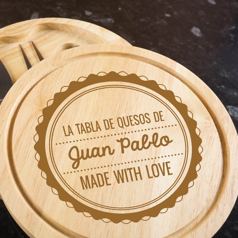 Regalos personalizados: Regalos con nombre: Tabla de quesos personalizada Made with love