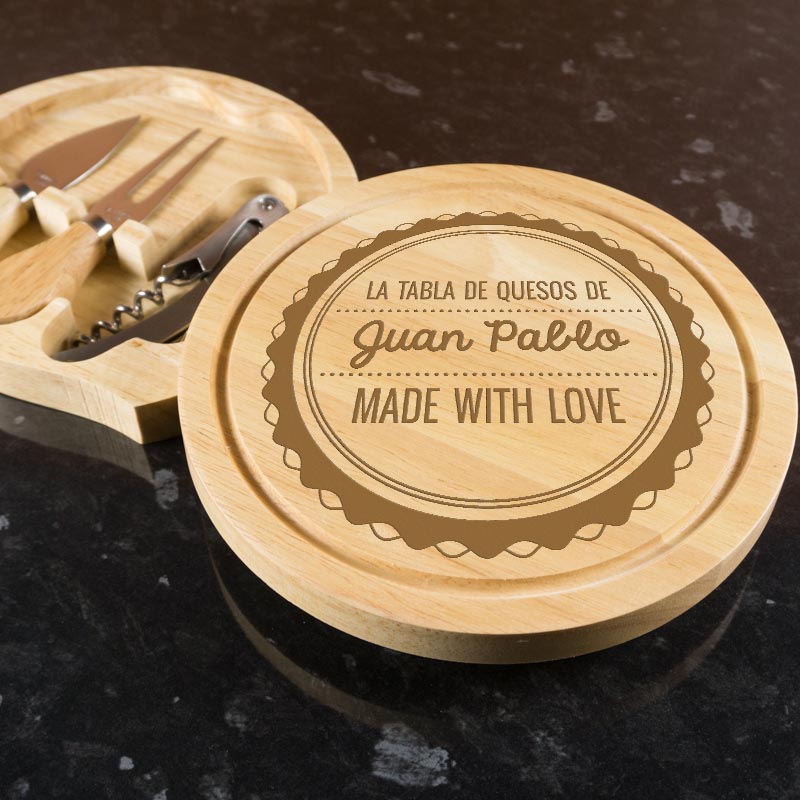 Regalos personalizados: Regalos con nombre: Tabla de quesos personalizada Made with love