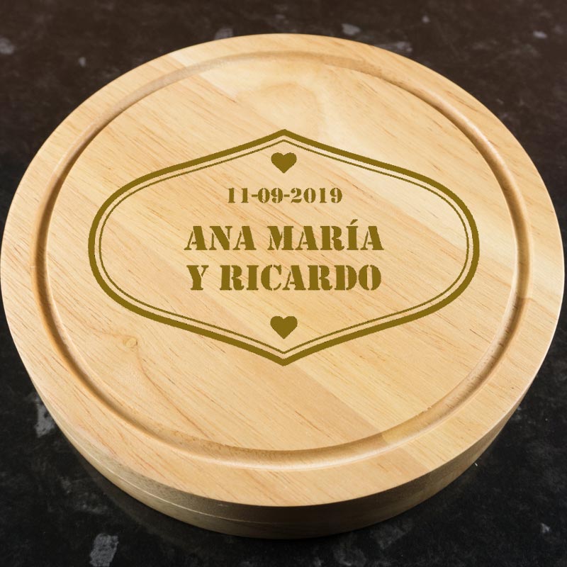 Regalos personalizados: Regalos con nombre: Tabla de quesos personalizada para pareja