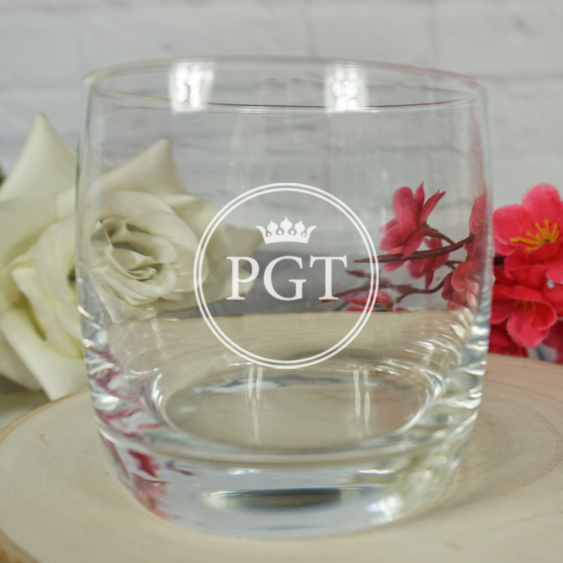 Regalos personalizados: Cristalería personalizada: Vaso de whisky grabado con iniciales