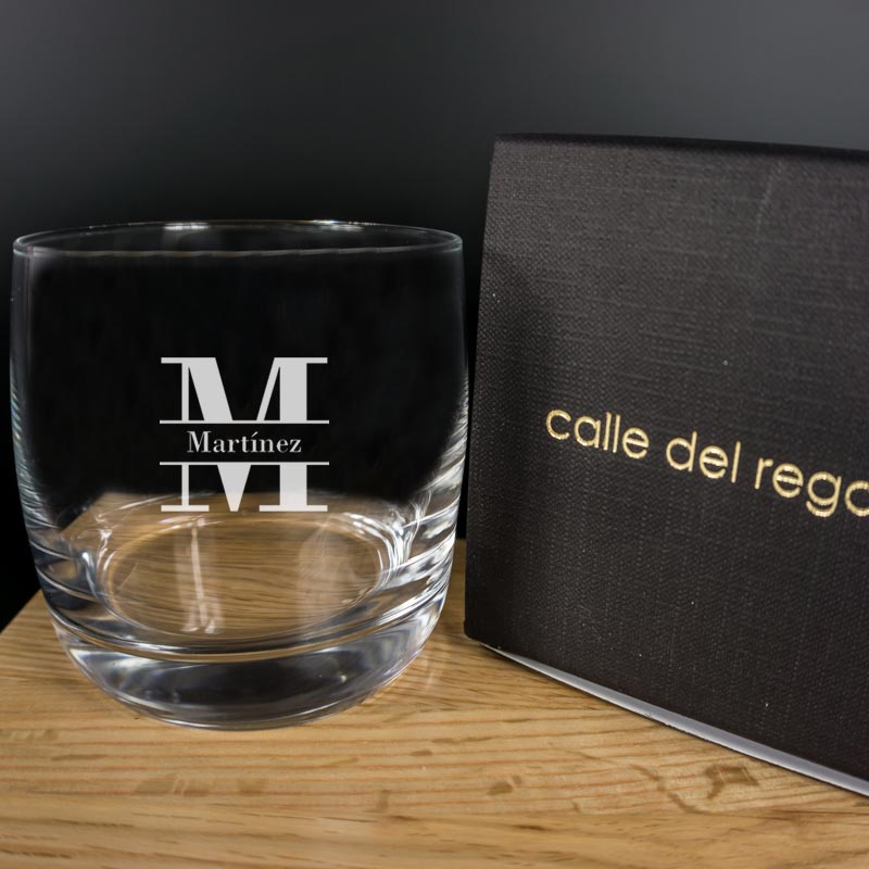 Regalos personalizados: Cristalería personalizada: Vaso de whisky grabado 'Inicial y nombre'