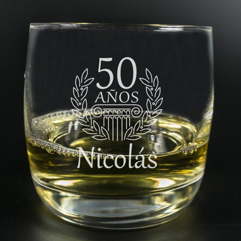 Regalos personalizados: Cristalería personalizada: Vaso de whisky grabado para cumpleaños