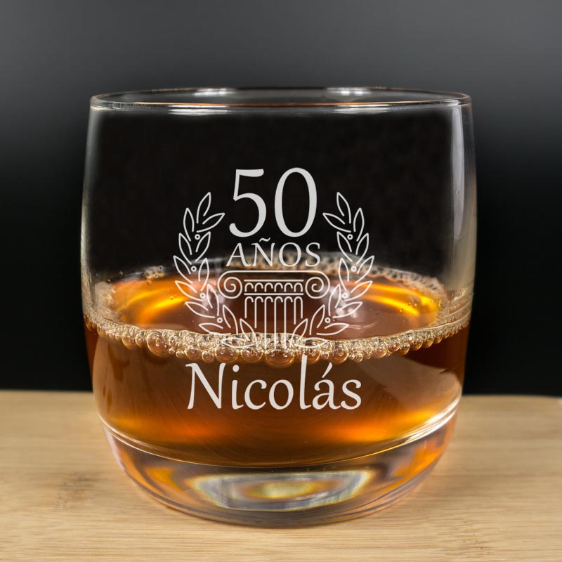 Regalos personalizados: Cristalería personalizada: Vaso de whisky grabado para cumpleaños