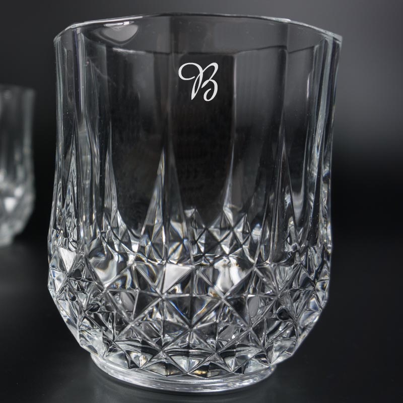 Regalos personalizados: Bebidas personalizadas: Vasos de whisky tallados grabados con inicial