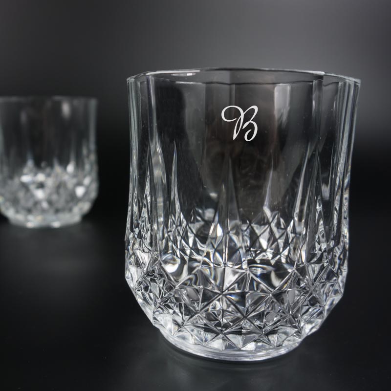 Regalos personalizados: Cristalería personalizada: Vasos de whisky tallados grabados con inicial