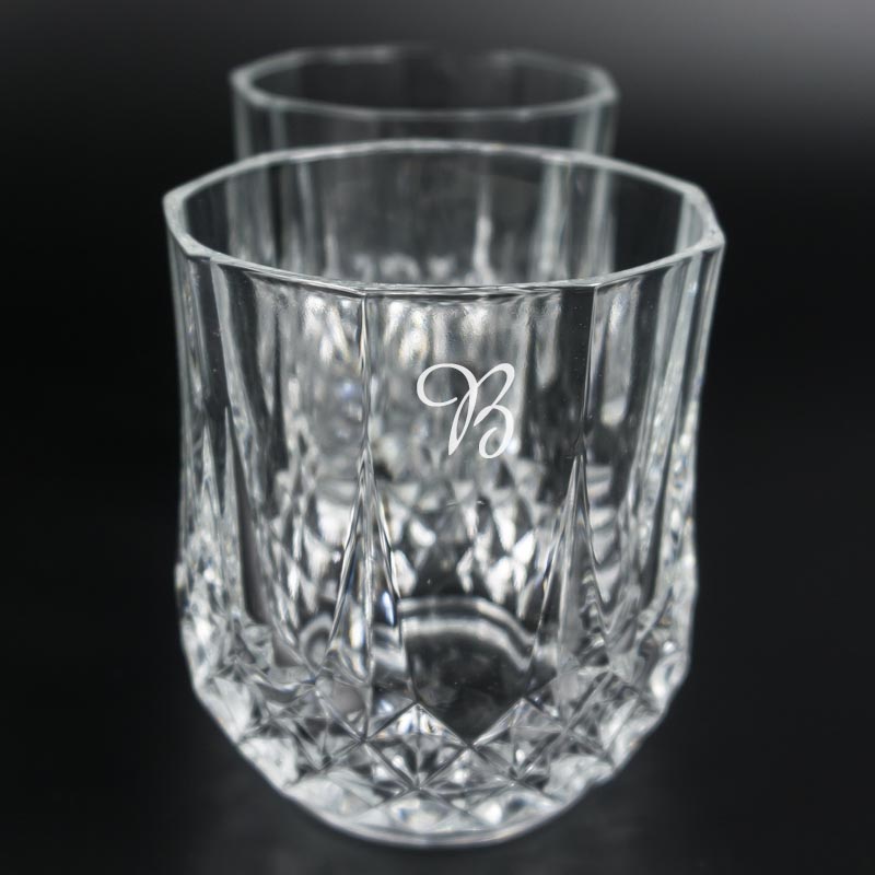 Regalos personalizados: Bebidas personalizadas: Vasos de whisky tallados grabados con inicial