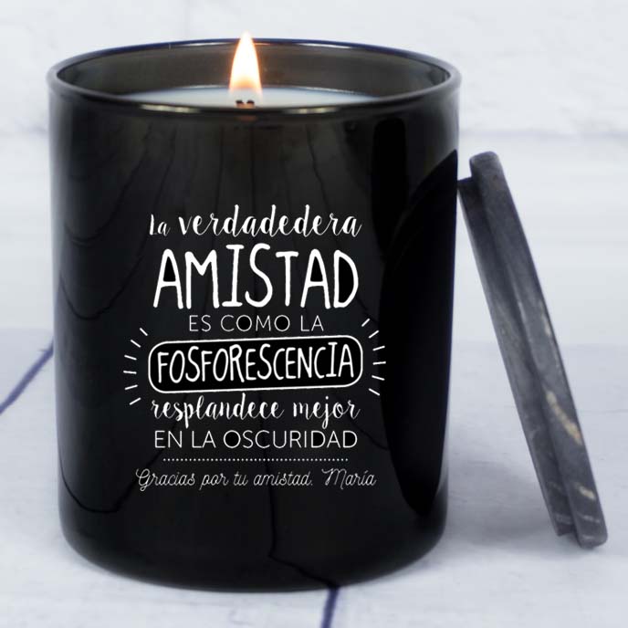 Regalos personalizados: Velas personalizadas: Vela grabada 'La verdadera amistad' con campana de cristal