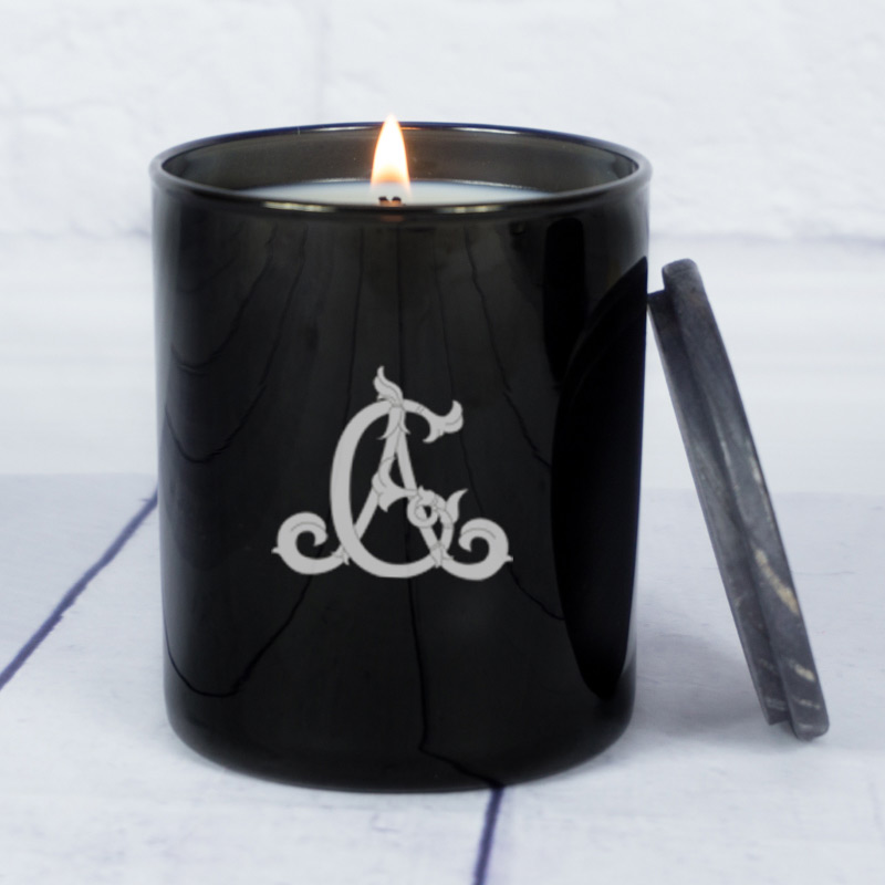 Regalos personalizados: Velas personalizadas: Vela personalizada con monograma grabado