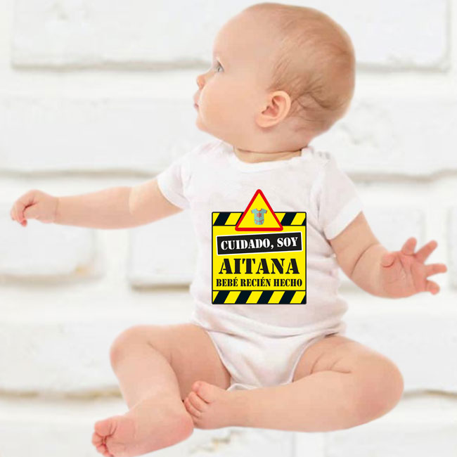 Regalos personalizados: Regalos con nombre: Body personalizado reci&eacute;n hecho