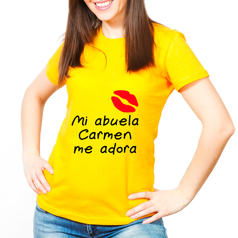 Regalos personalizados: Camisetas personalizadas: Camiseta mi abuela me adora personalizada