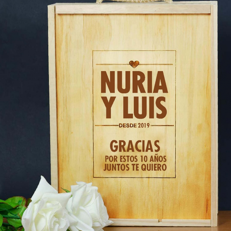 Regalos con nombre: Caja botella de vino para aniversario Regalos con nombre: Caja botella de vino para aniversario
