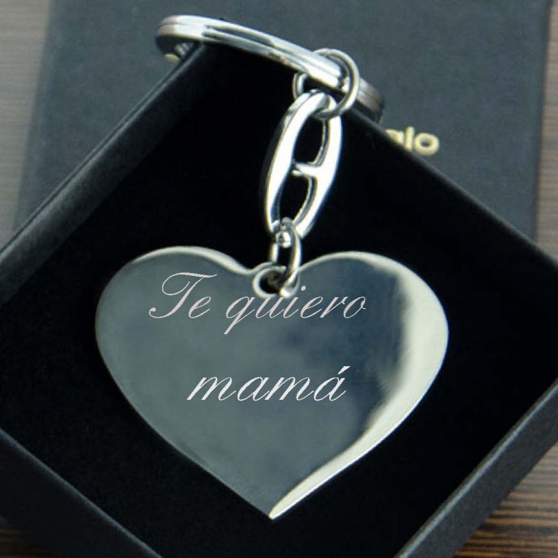 Joyas personalizadas: Llavero corazón con texto grabado Joyas personalizadas: Llavero corazón con texto grabado