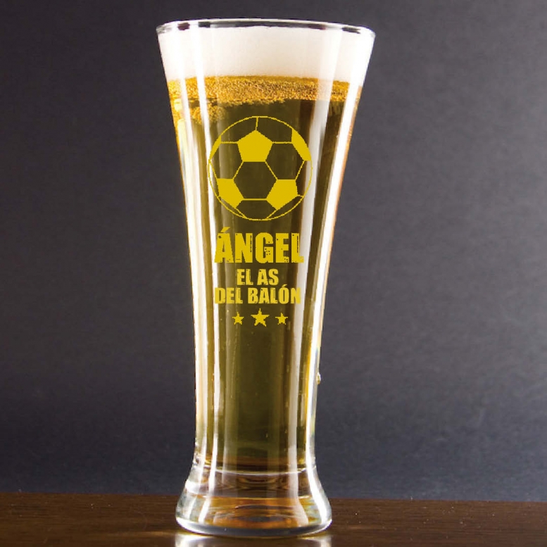 Regalos con nombre: Copa de cerveza "El as del balón" Regalos con nombre: Copa de cerveza "El as del balón"